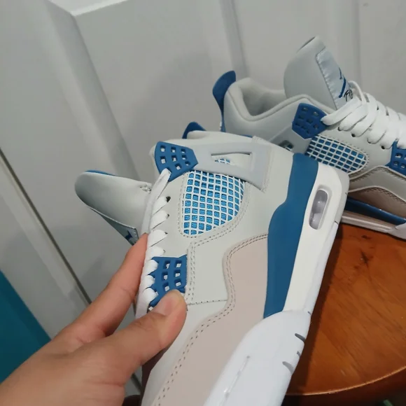 Air Jordan 4 Retro - Picture 4 of 6